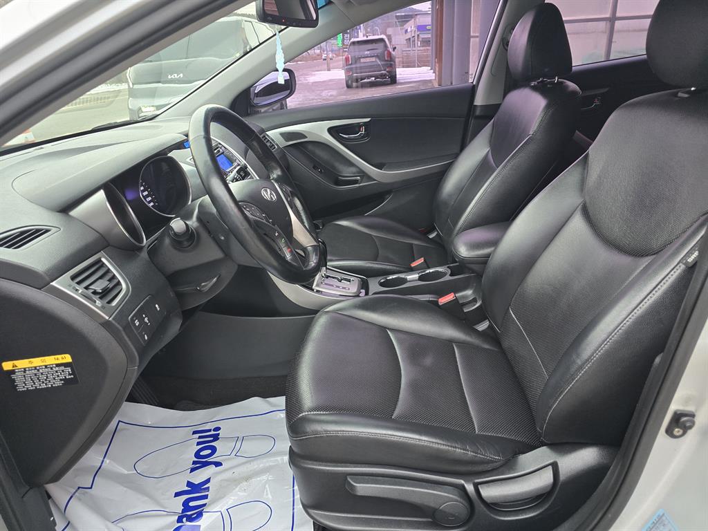 HYUNDAI Avante - Vista 7