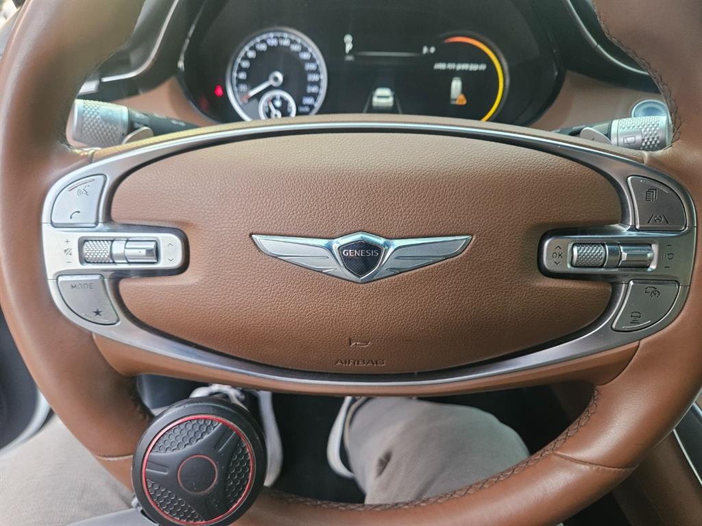 Genesis GV70 - Vista 9