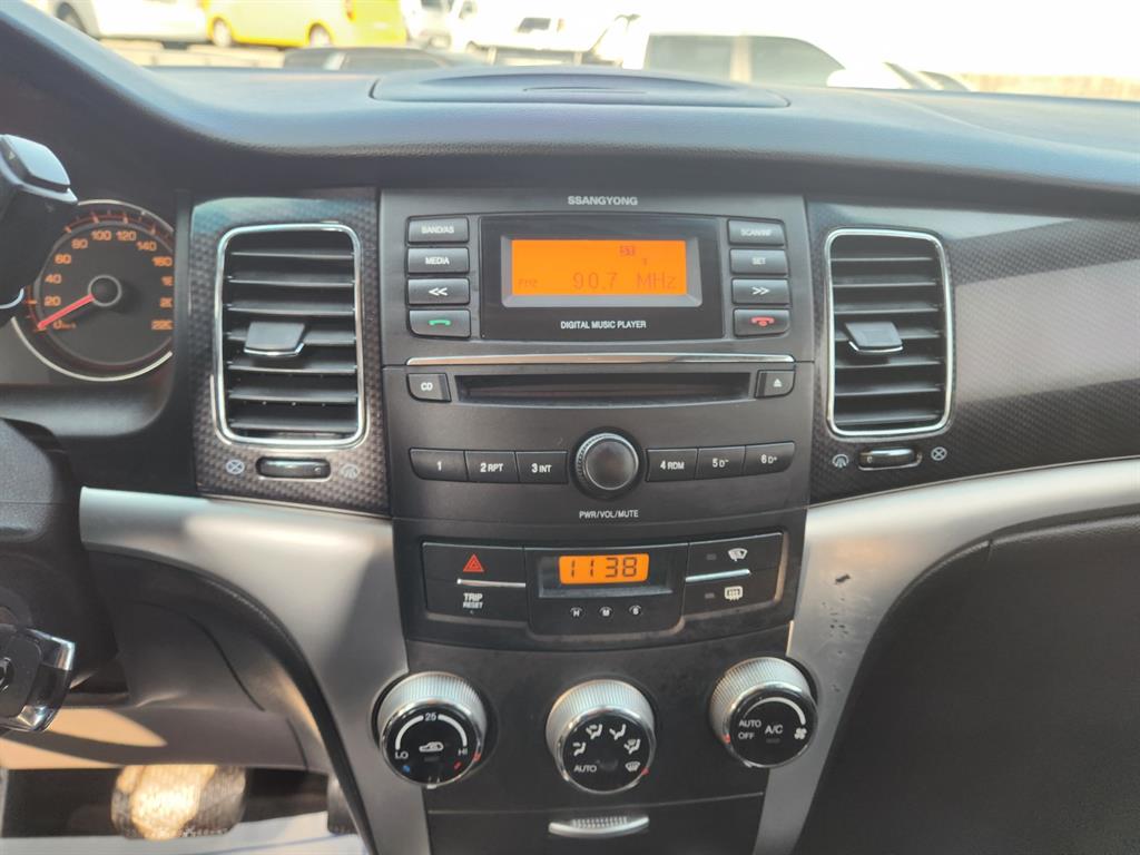 Ssangyong Korando - Vista 12