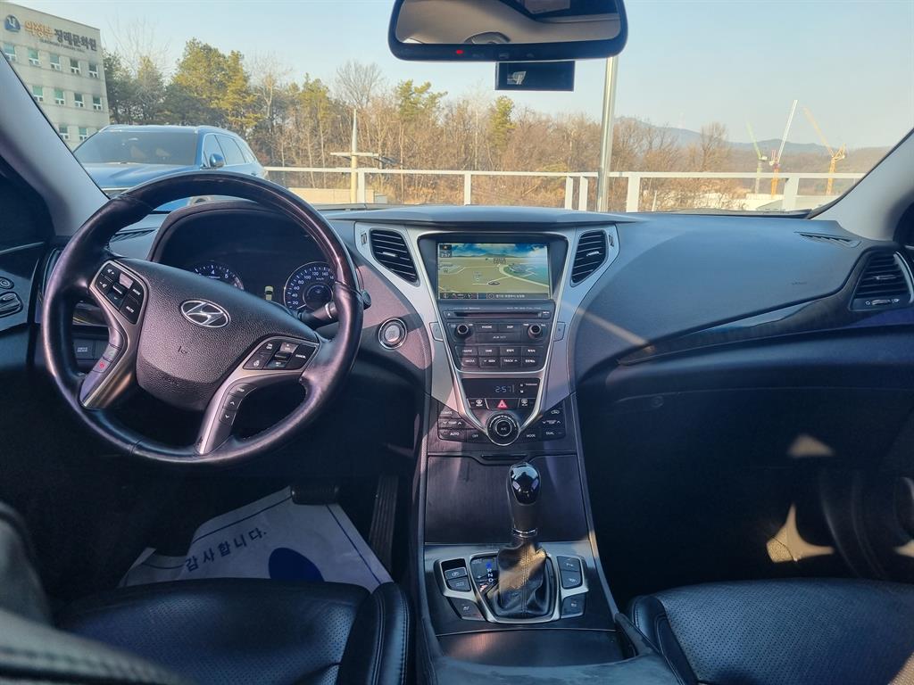 HYUNDAI Grandeur - Vista 12