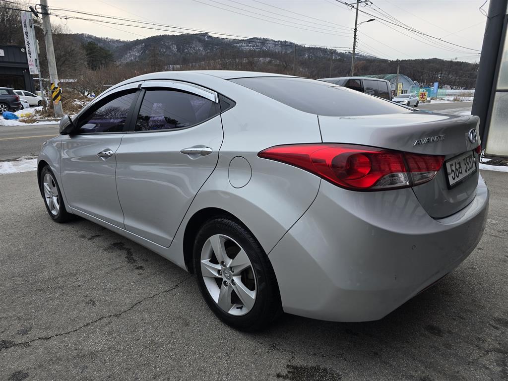 HYUNDAI Avante - Vista 6