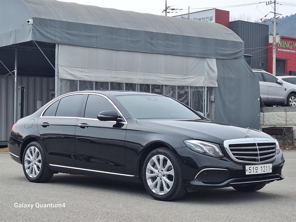 Mercedes Benz E class - Vista 6