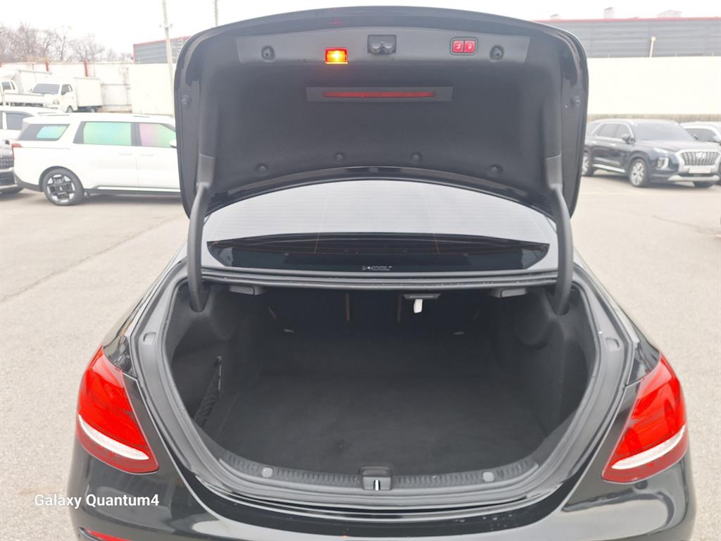 Mercedes Benz E class - Vista 8