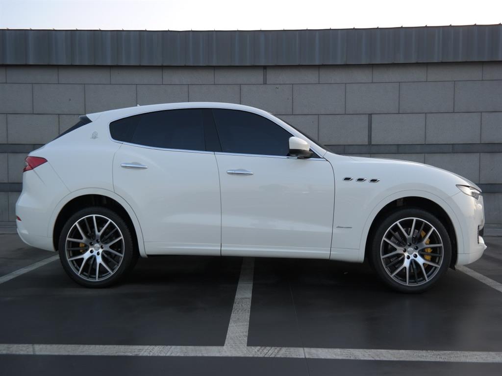 Maserati Levante - Vista 9