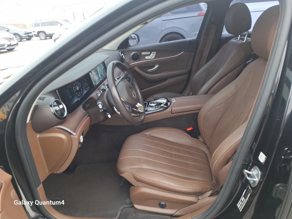 Mercedes Benz E class - Vista 10