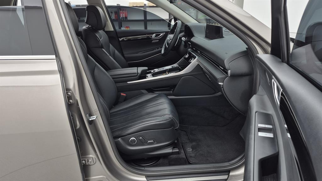 Genesis GV80 - Vista 8