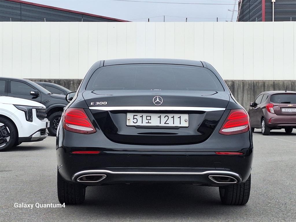 Mercedes Benz E class - Vista 4