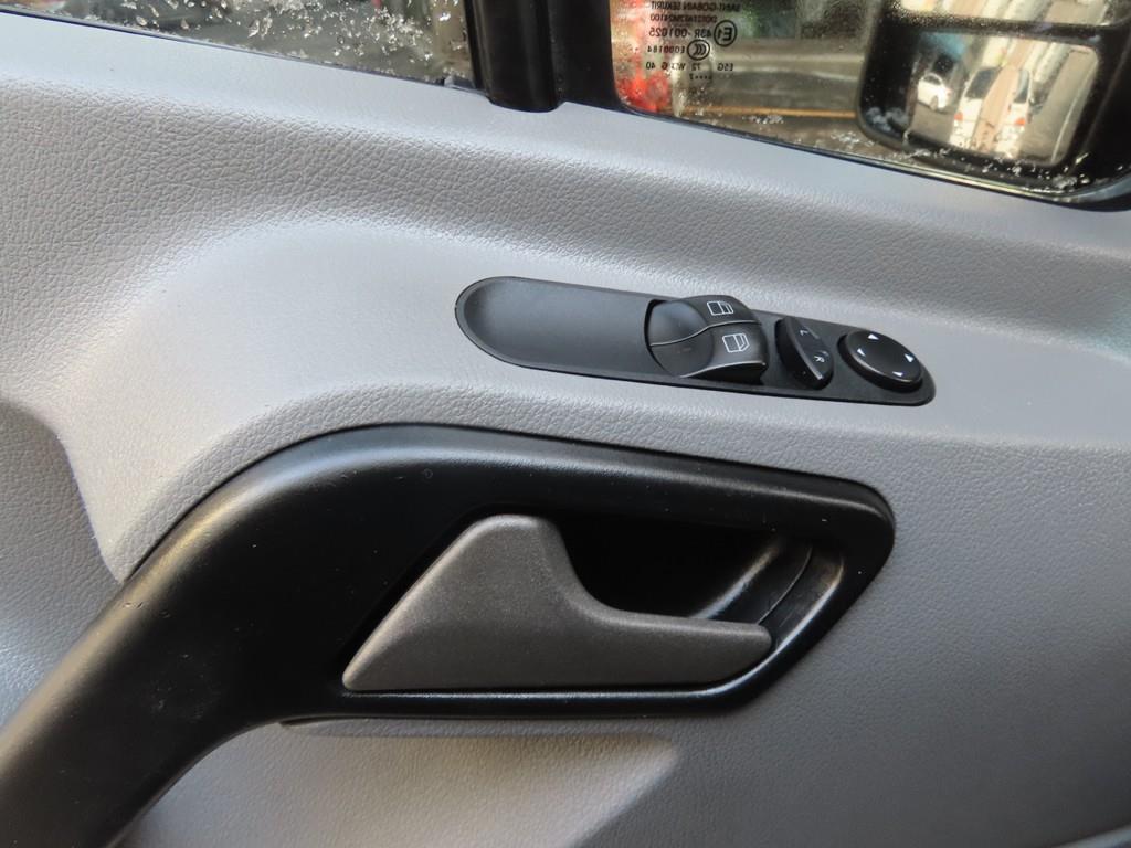 Mercedes Benz Sprinter - Vista 11