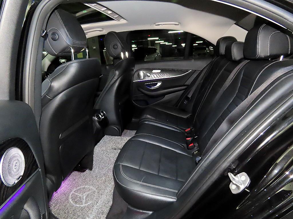 Mercedes Benz E class - Vista 7