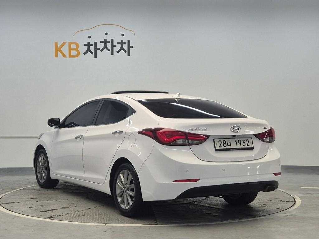 HYUNDAI Avante - Vista 2