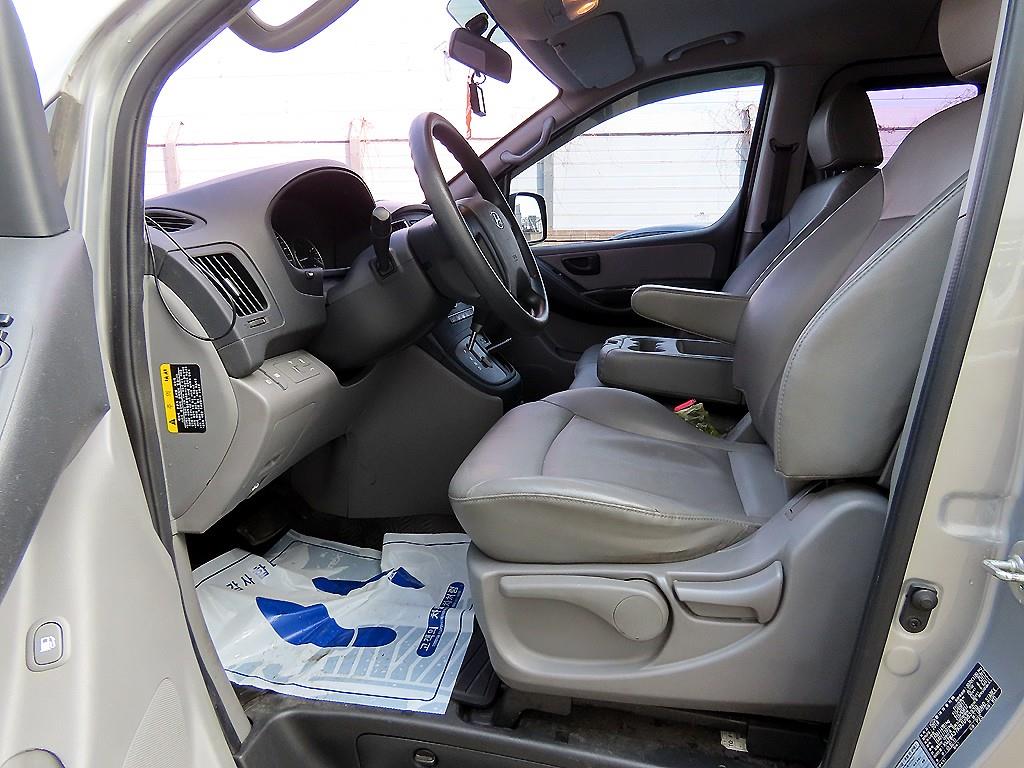 HYUNDAI Starex - Vista 5