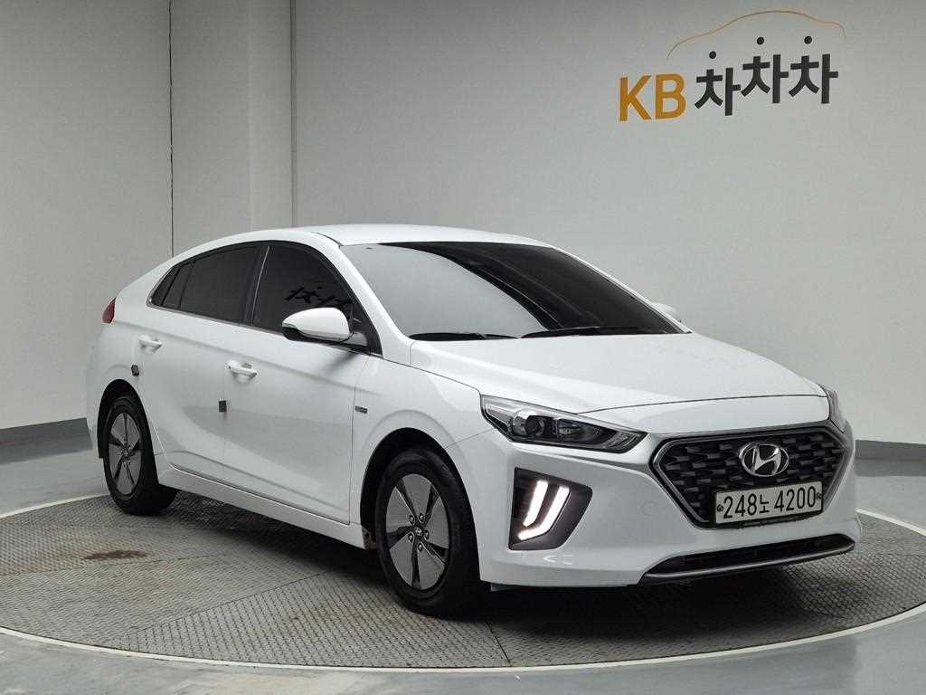 HYUNDAI Ioniq - Vista 4