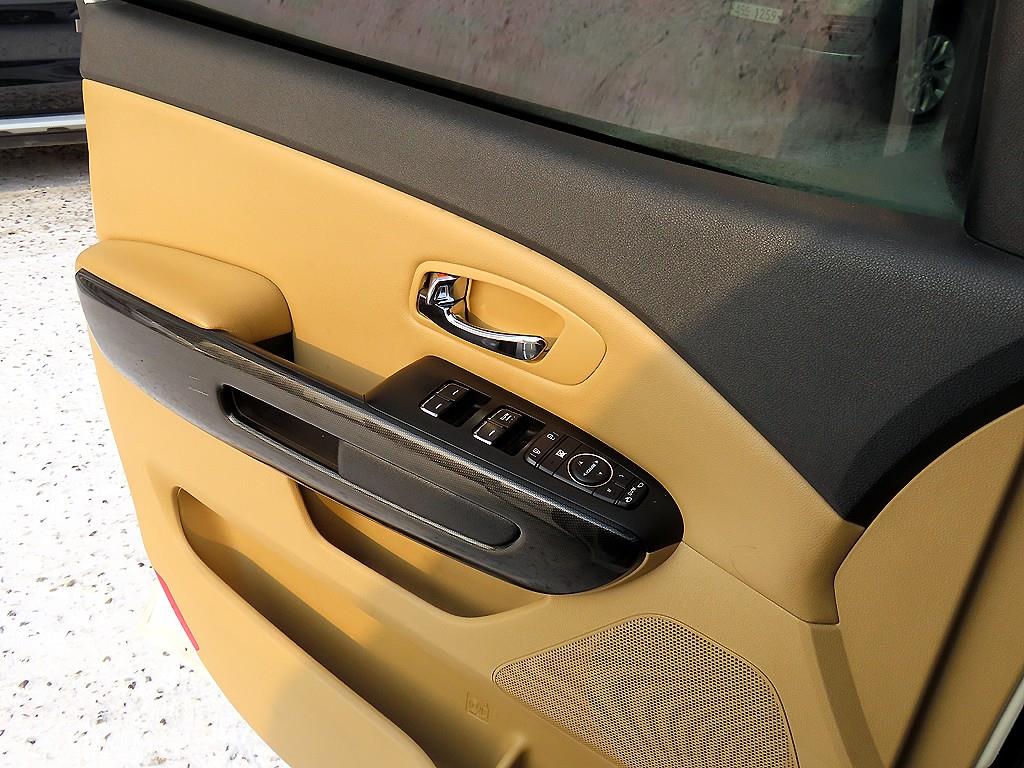 KIA Carnival - Vista 12