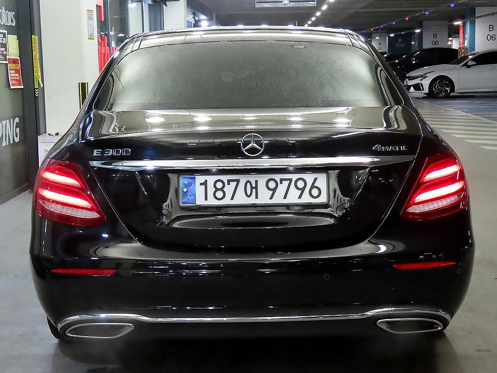 Mercedes Benz E class - Vista 5