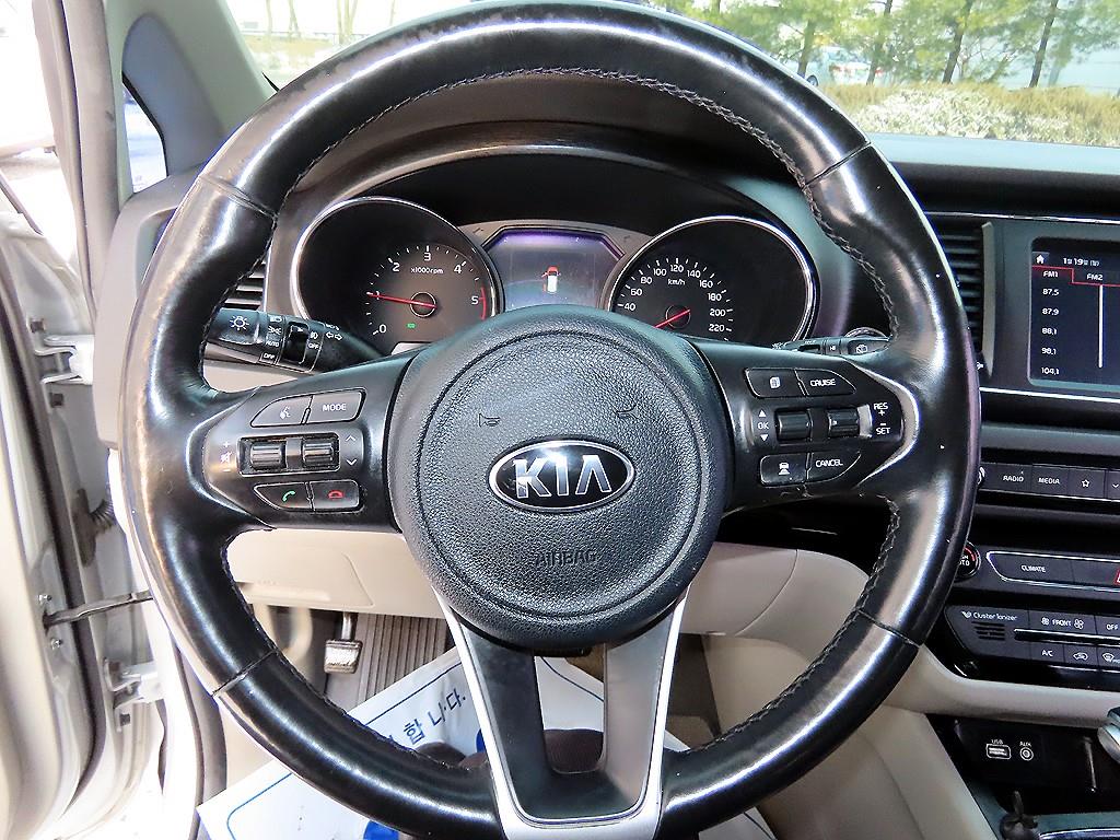 KIA Carnival - Vista 9