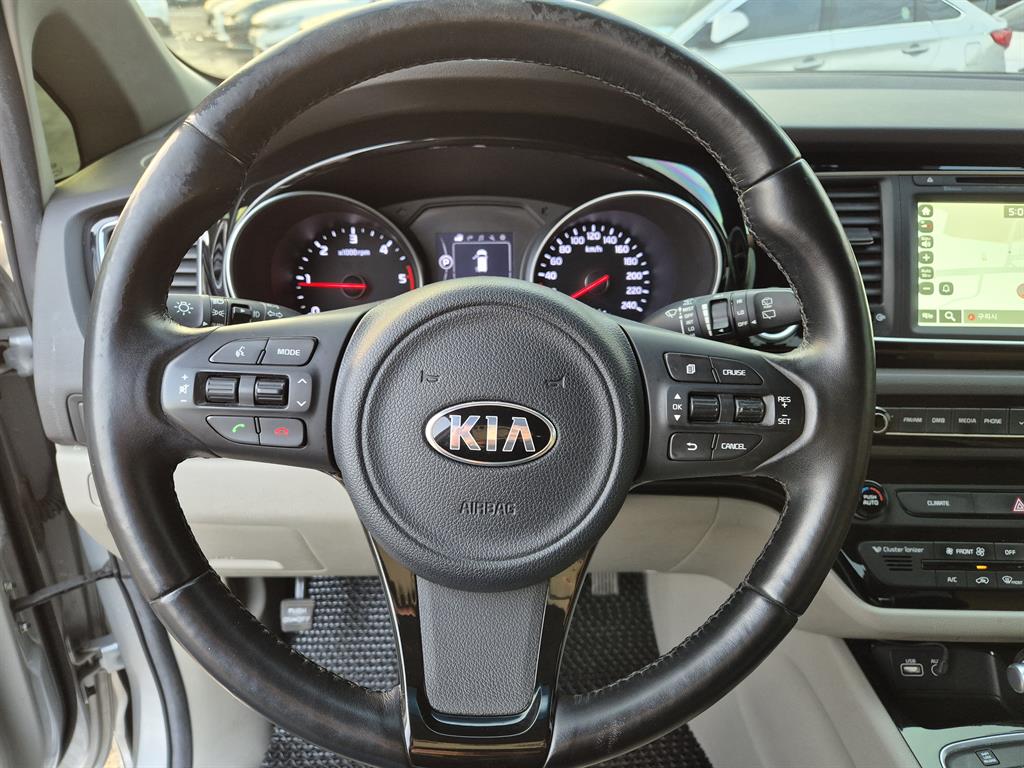 KIA Carnival 2015 Plateado - Importación desde Corea - HF Imports Iquique - Foto 16