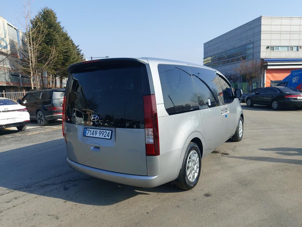 HYUNDAI Staria - Vista 6