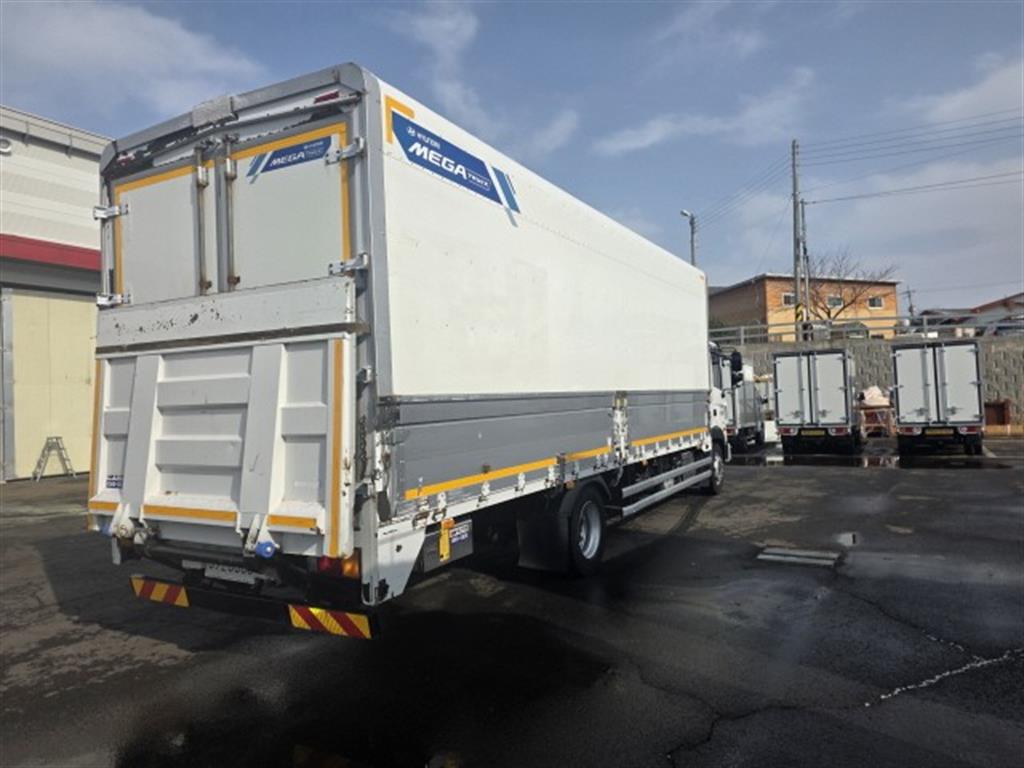 medium and large cargo truck - Vista 4