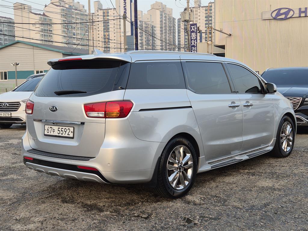 KIA Carnival - Vista 4