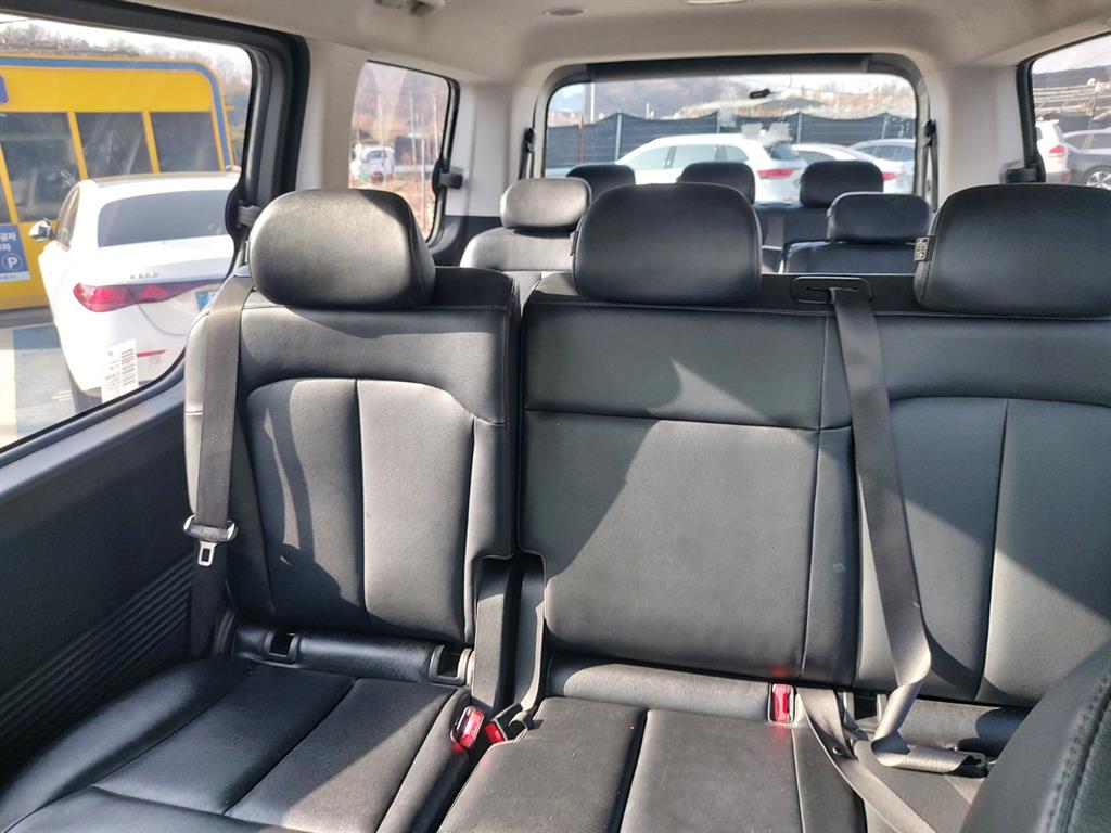 HYUNDAI Staria - Vista 11