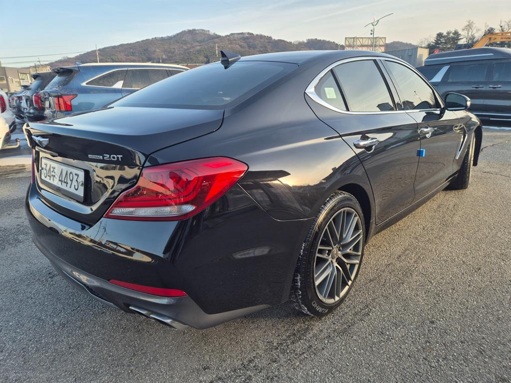 Genesis G70 - Vista 4