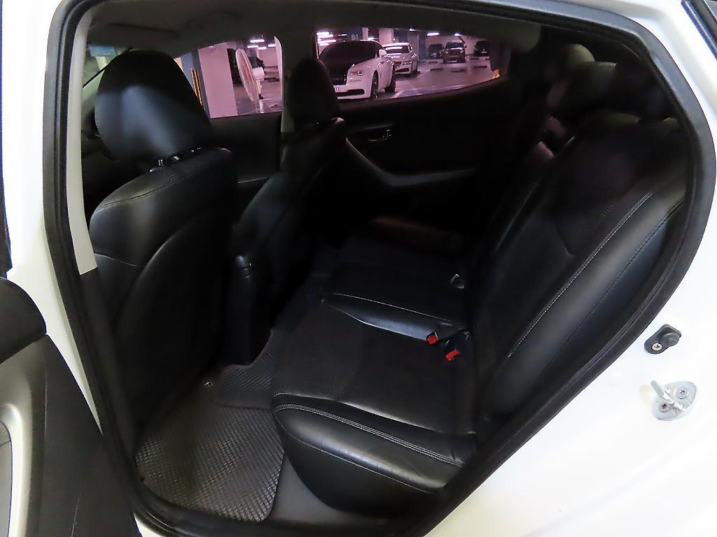 HYUNDAI Avante - Vista 7