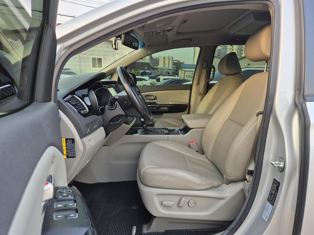 KIA Carnival - Vista 6