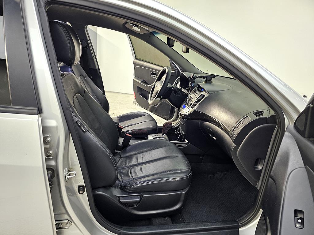 HYUNDAI Avante - Vista 10