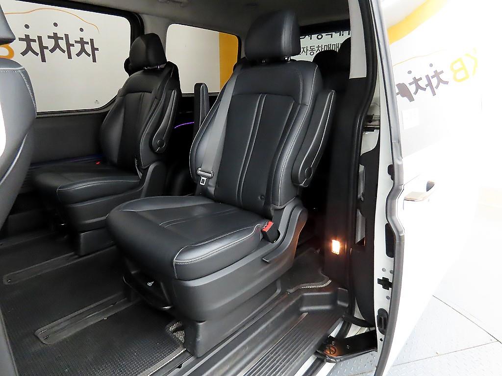 HYUNDAI Staria - Vista 6