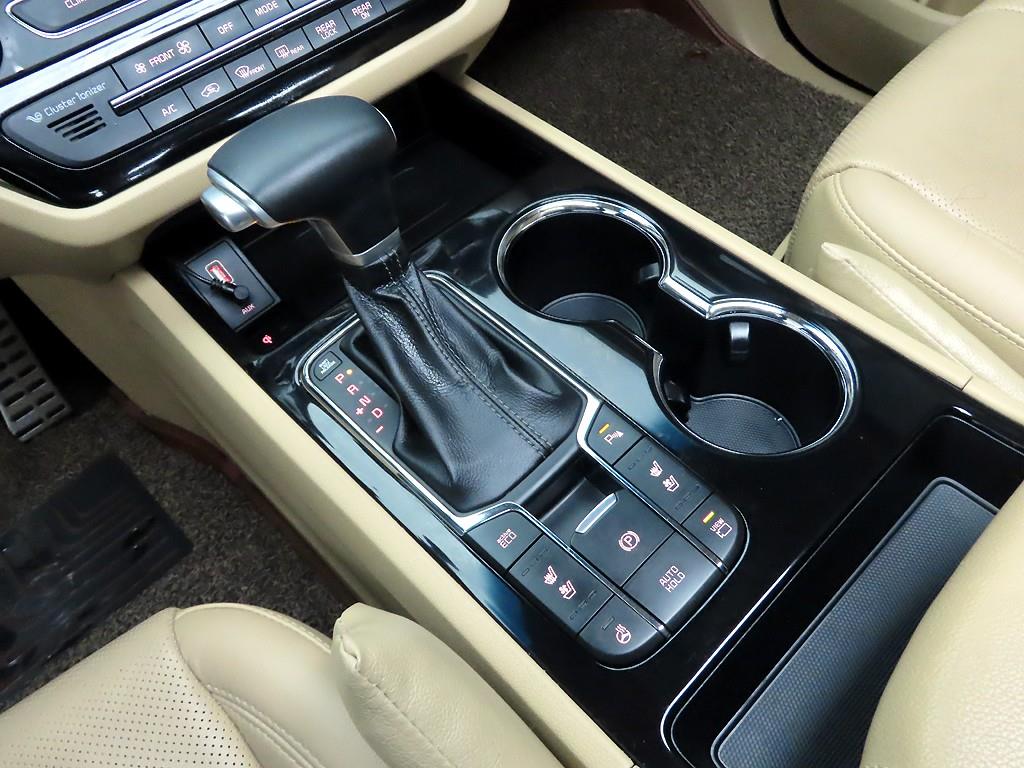 KIA Carnival - Vista 11