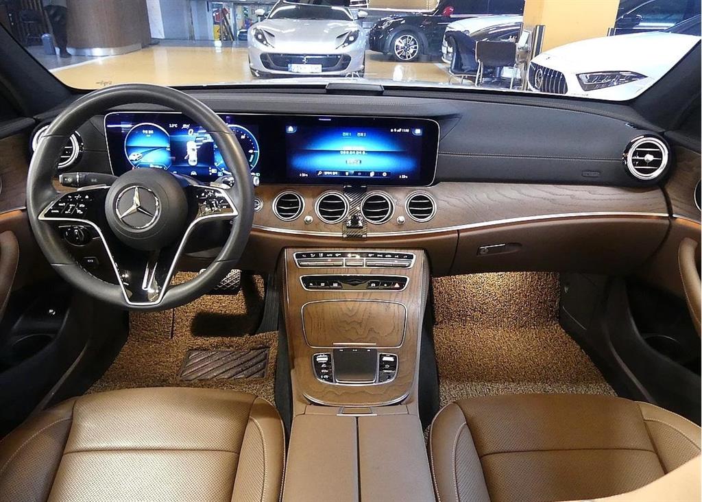 Mercedes Benz E class - Vista 4