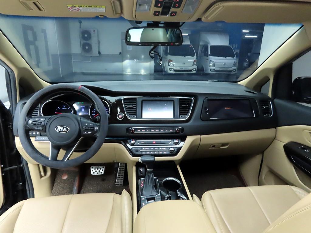 KIA Carnival - Vista 7