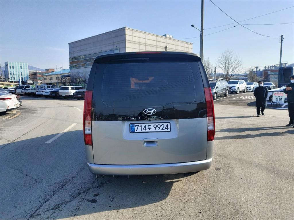 HYUNDAI Staria - Vista 4