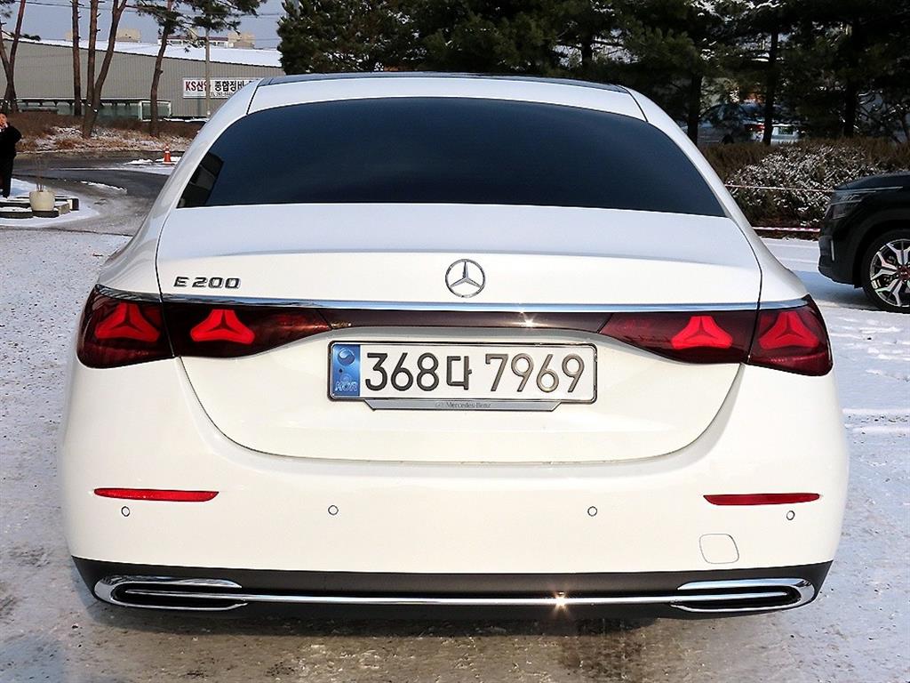 Mercedes Benz E class - Vista 4