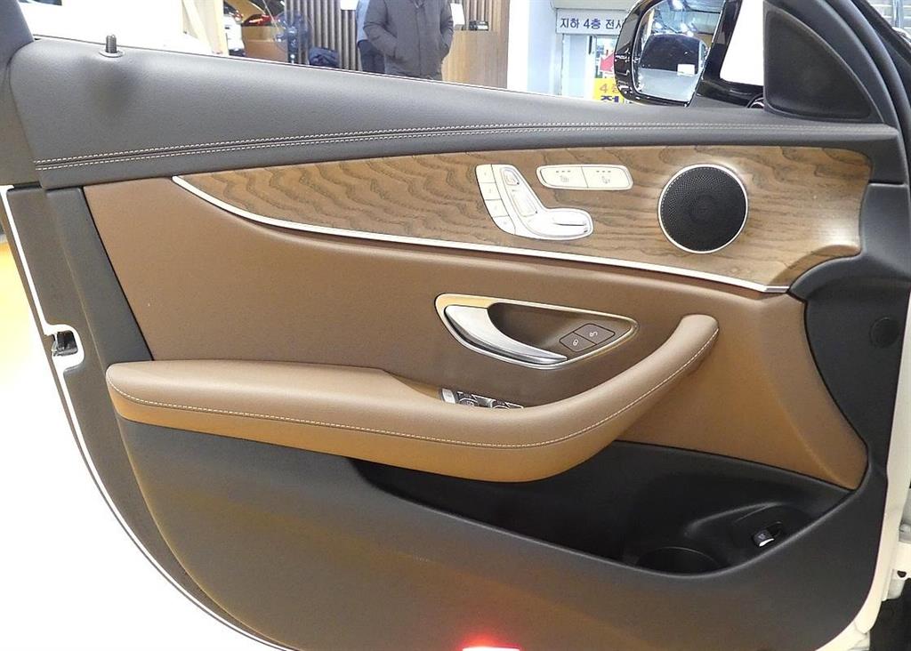 Mercedes Benz E class - Vista 11