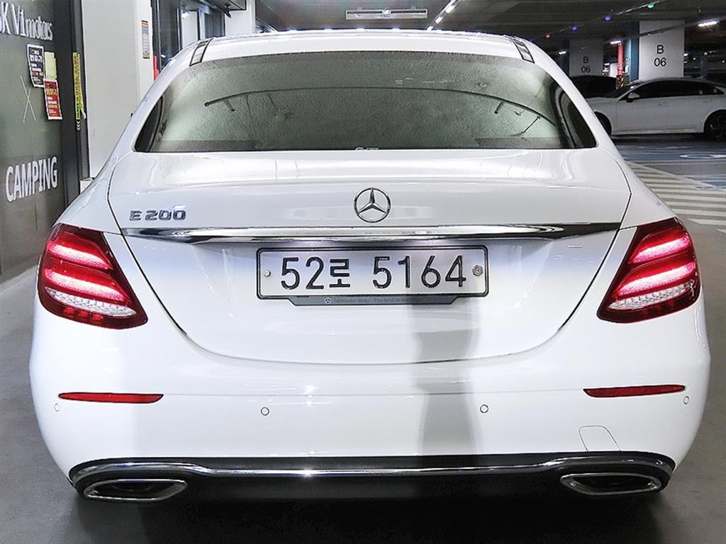 Mercedes Benz E class - Vista 5