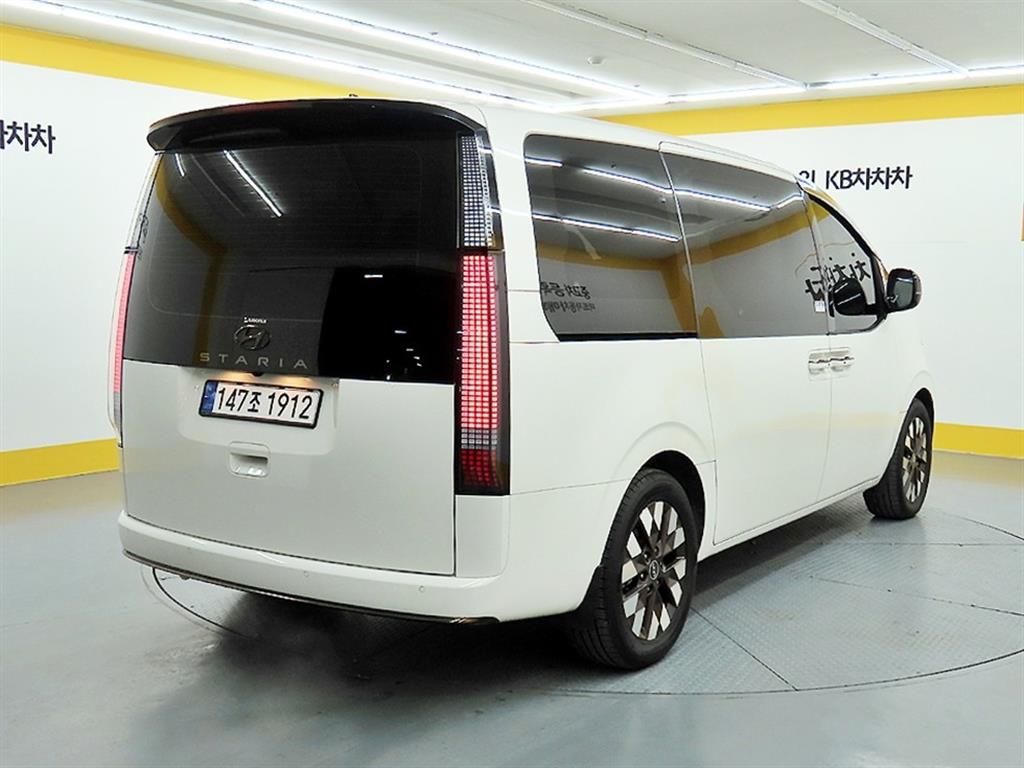 HYUNDAI Staria - Vista 4
