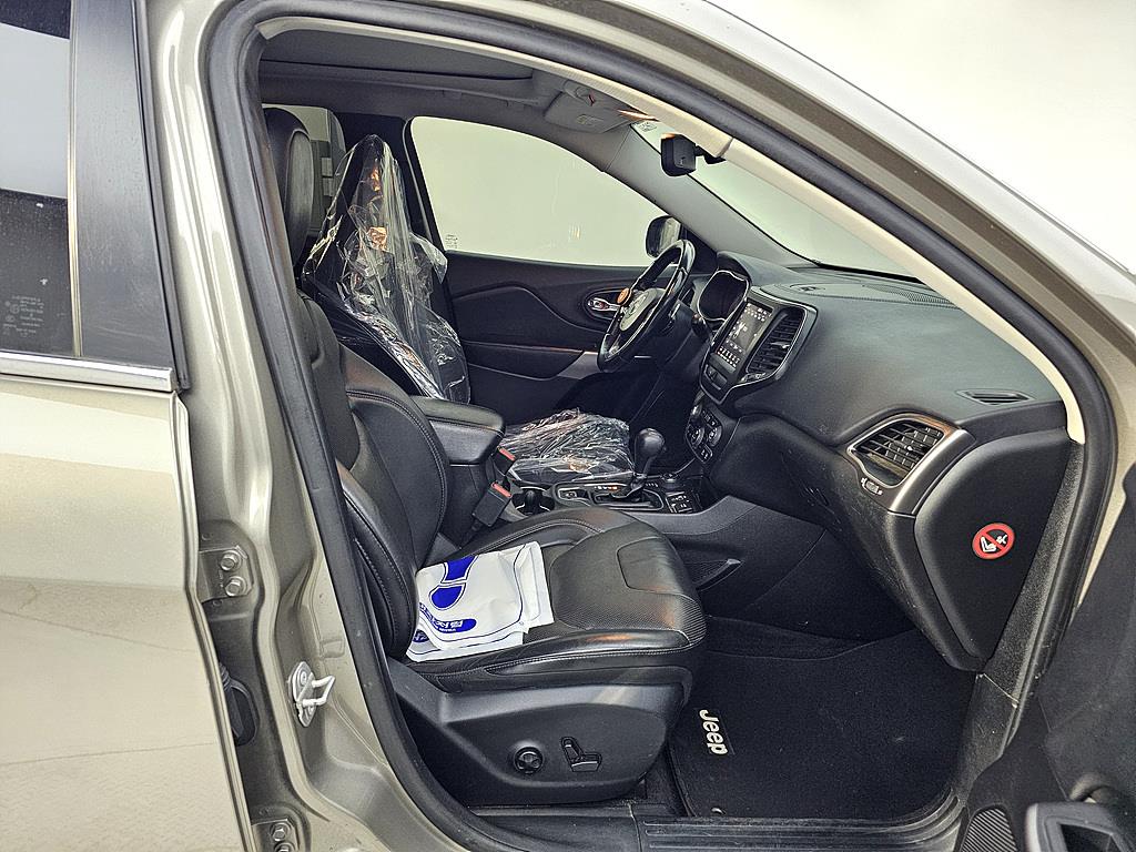 Jeep Cherokee - Vista 11