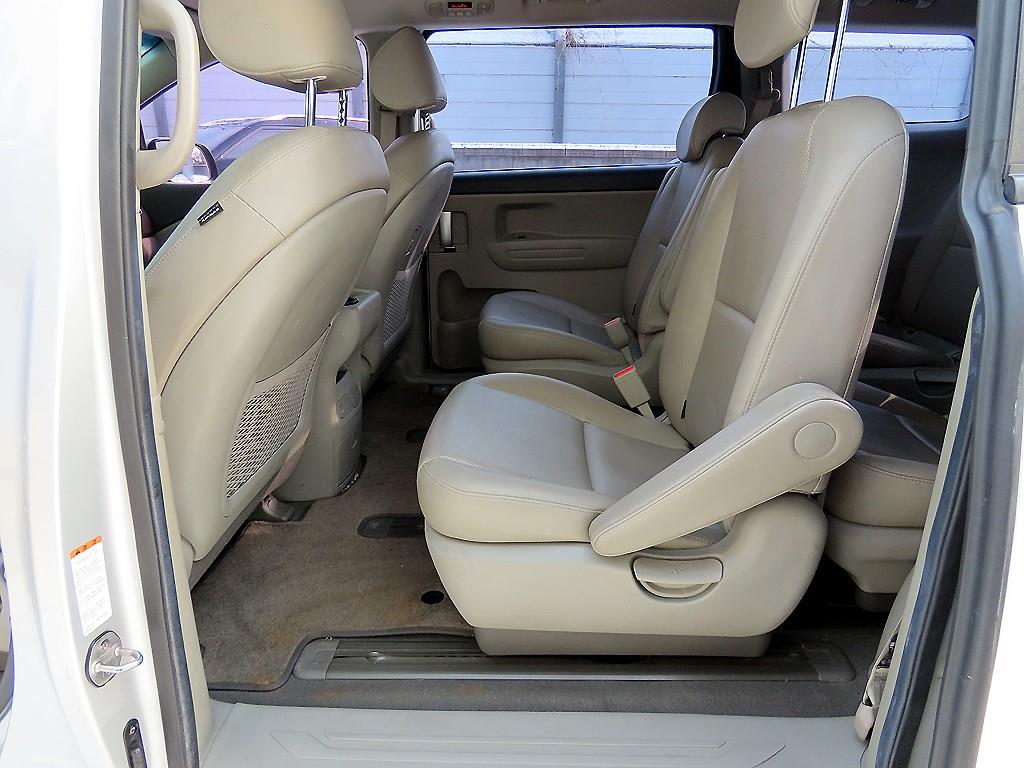 KIA Carnival - Vista 6