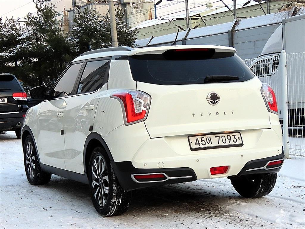 Ssangyong Tivoli - Vista 3