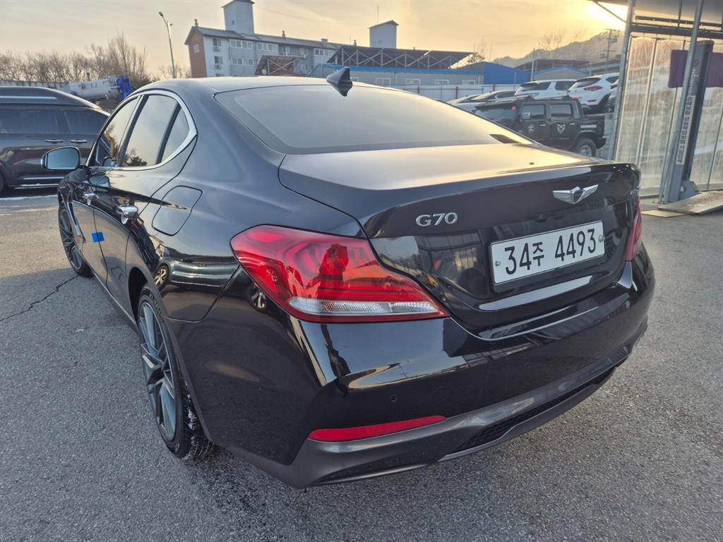 Genesis G70 - Vista 6