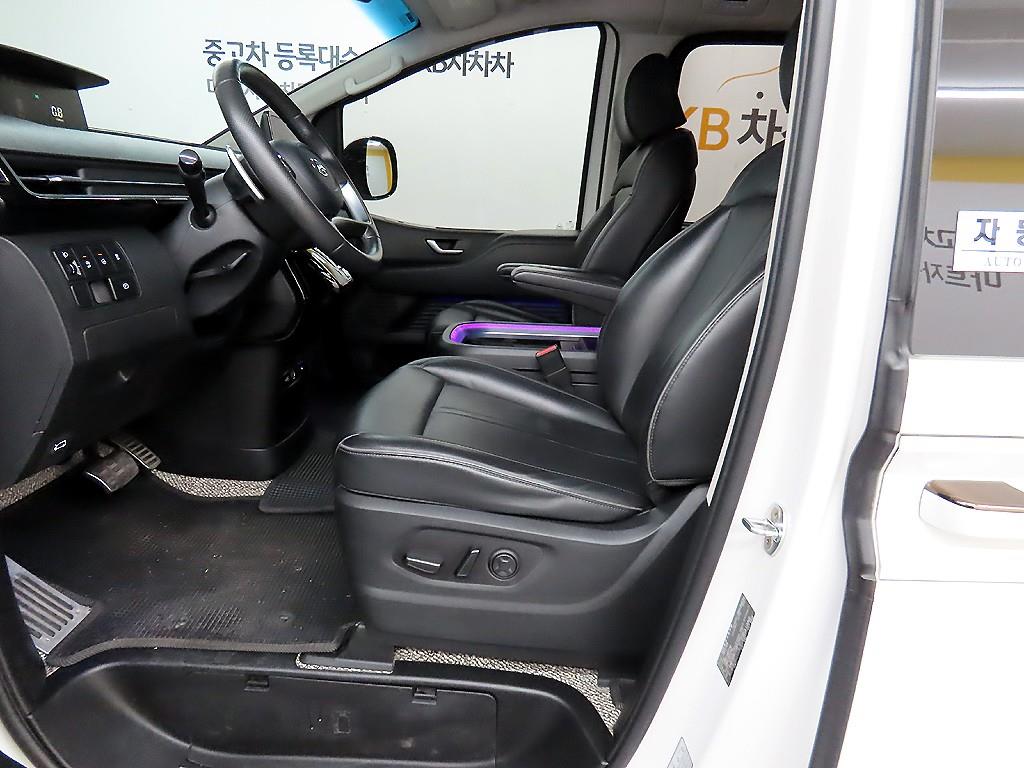 HYUNDAI Staria - Vista 5