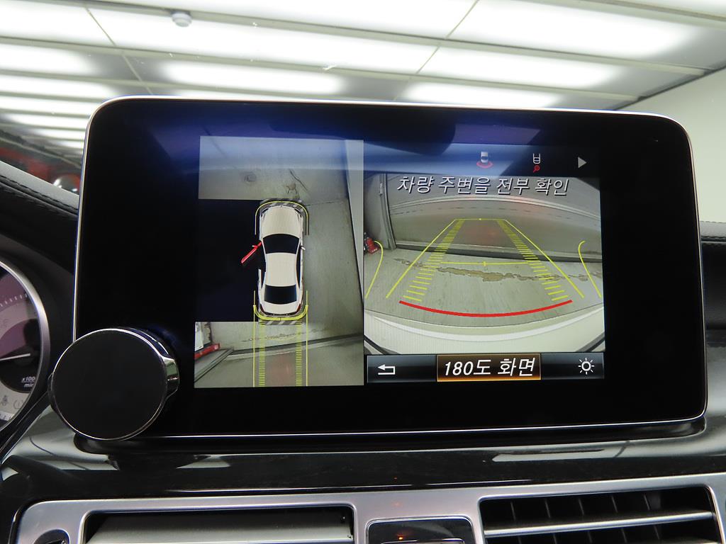 Mercedes Benz CLS Class - Vista 12