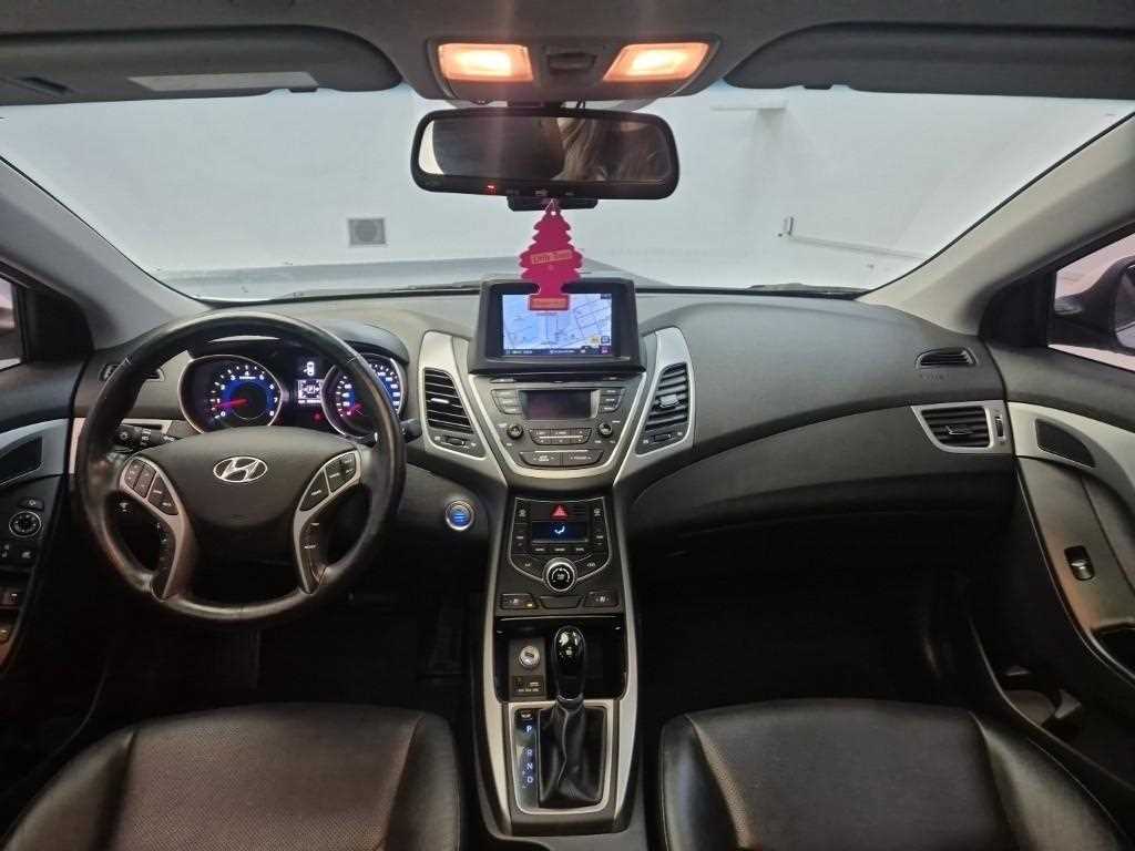 HYUNDAI Avante - Vista 7