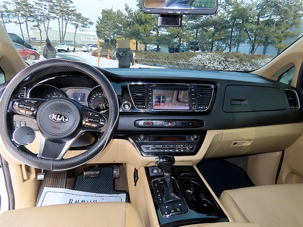 KIA Carnival - Vista 8