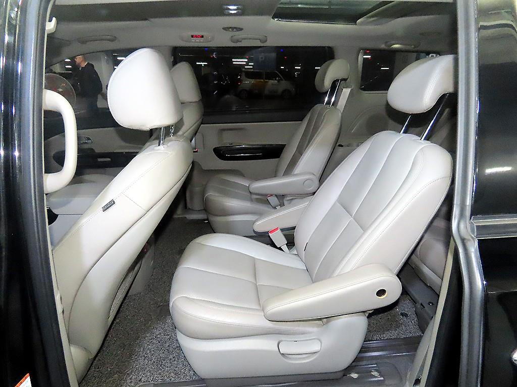 KIA Carnival - Vista 7