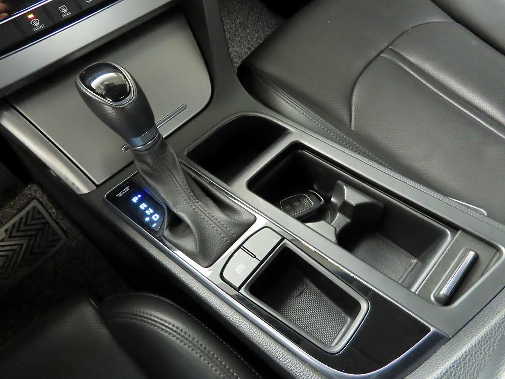 HYUNDAI Sonata - Vista 11