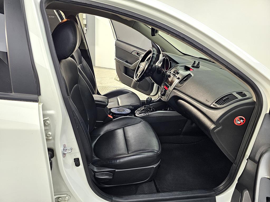 KIA Forte - Vista 11