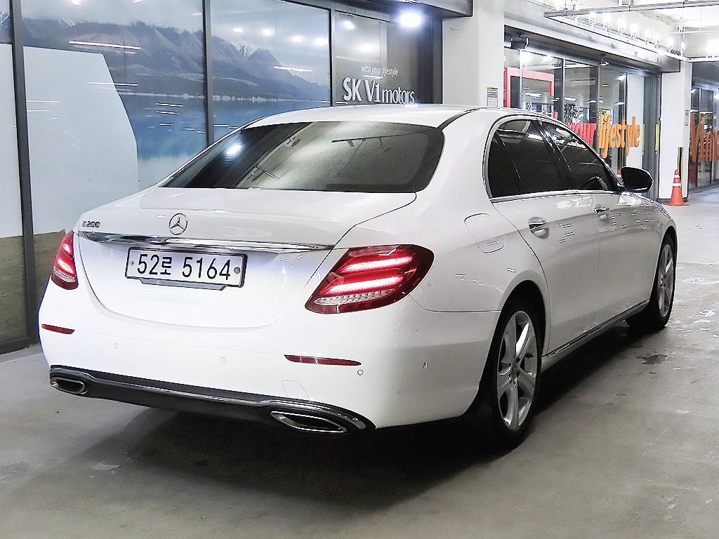 Mercedes Benz E class - Vista 4