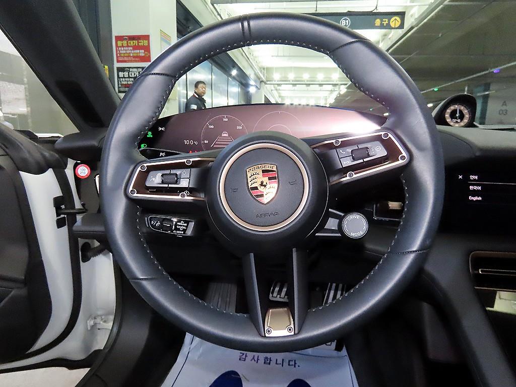 Porsche Taycan - Vista 8